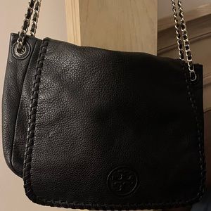 TORY BURY SLING CHAIN HANDBAG